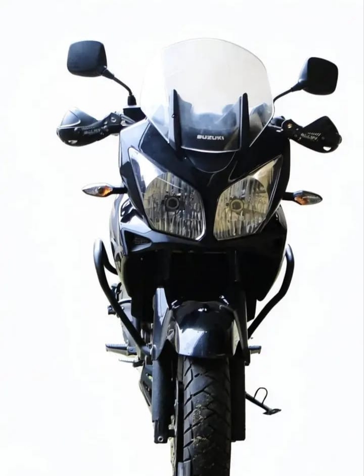 Vendo o permuto Suzuki V STORM DL 650 modelo 2009 por auto Honda o Toyota