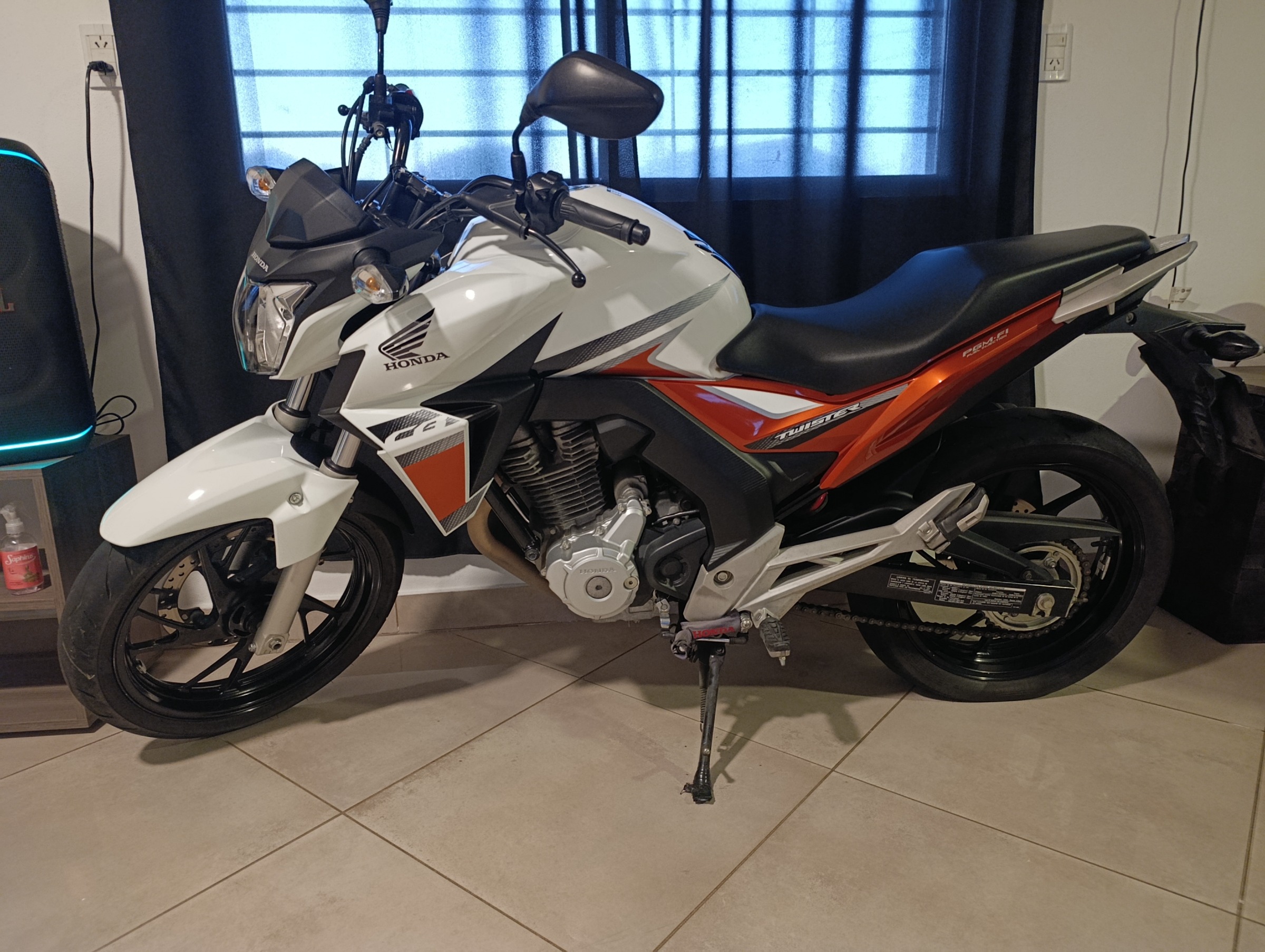 Honda Twister 250cc modelo 2020 titular