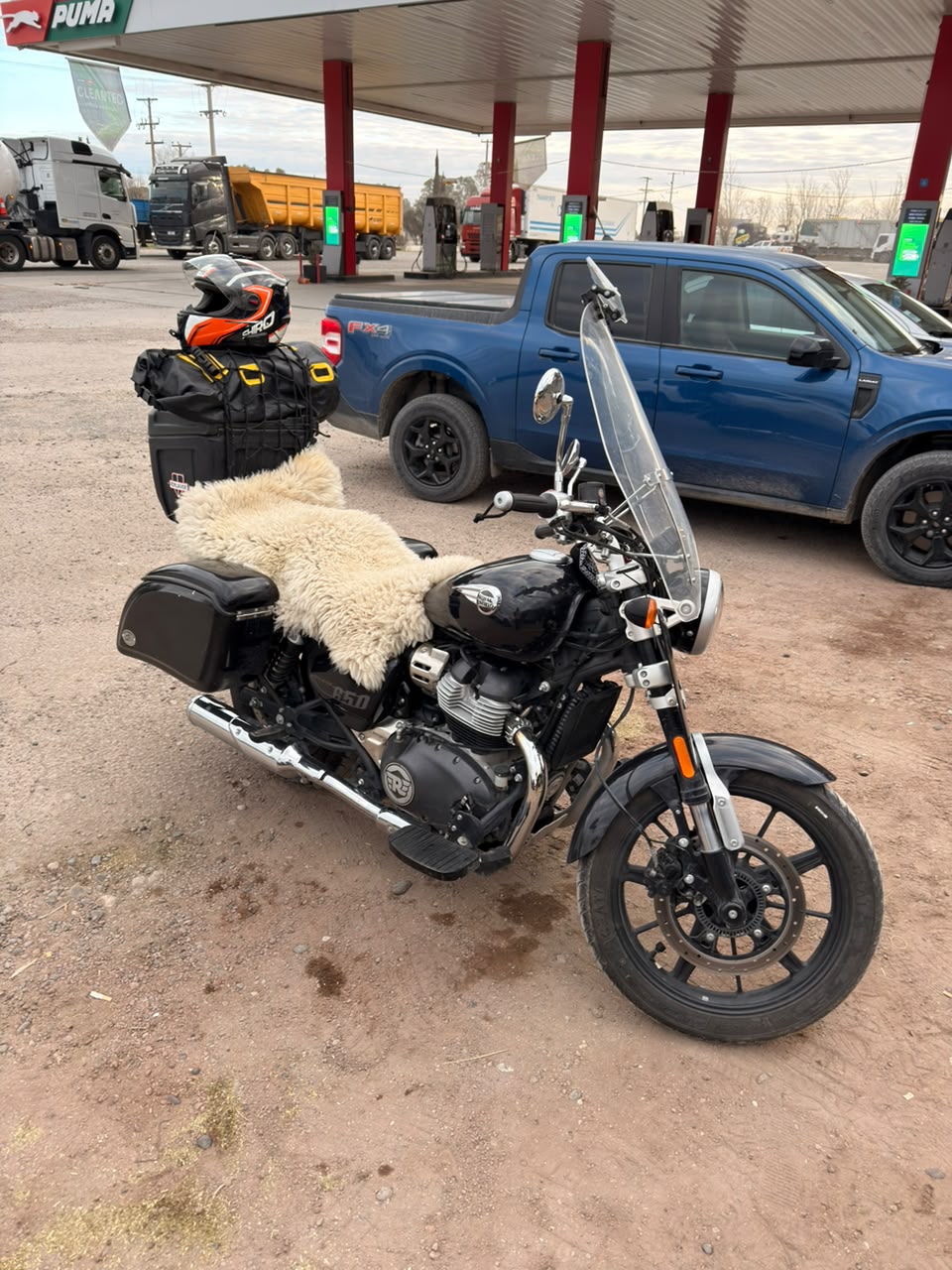 Royal Enfield Super meteor 650 2024